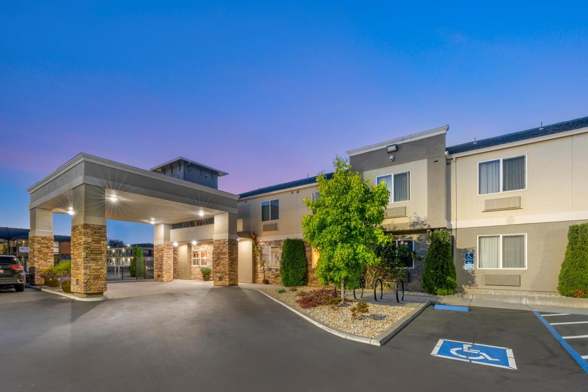 Comfort Inn Арката Екстер'єр фото