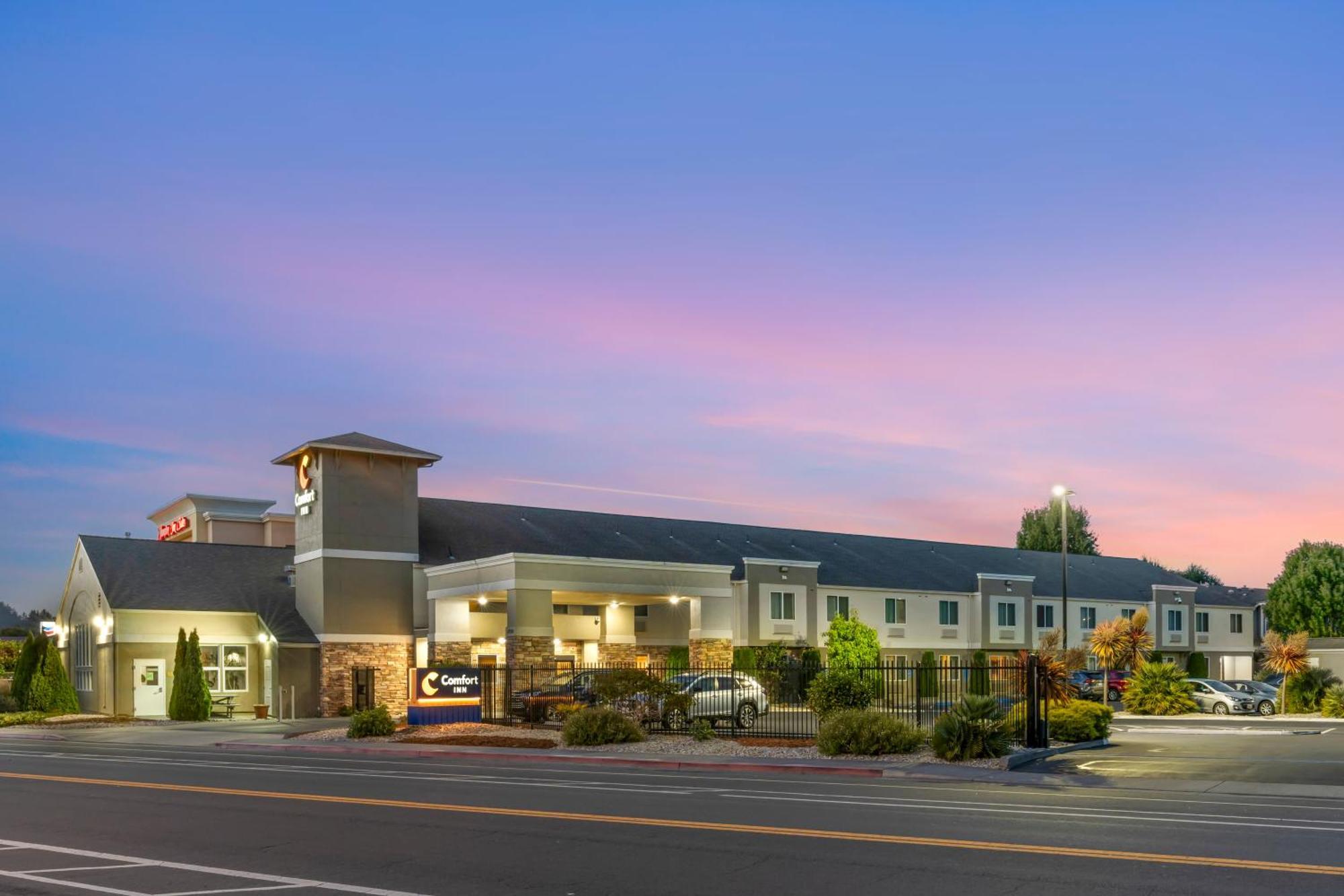 Comfort Inn Арката Екстер'єр фото