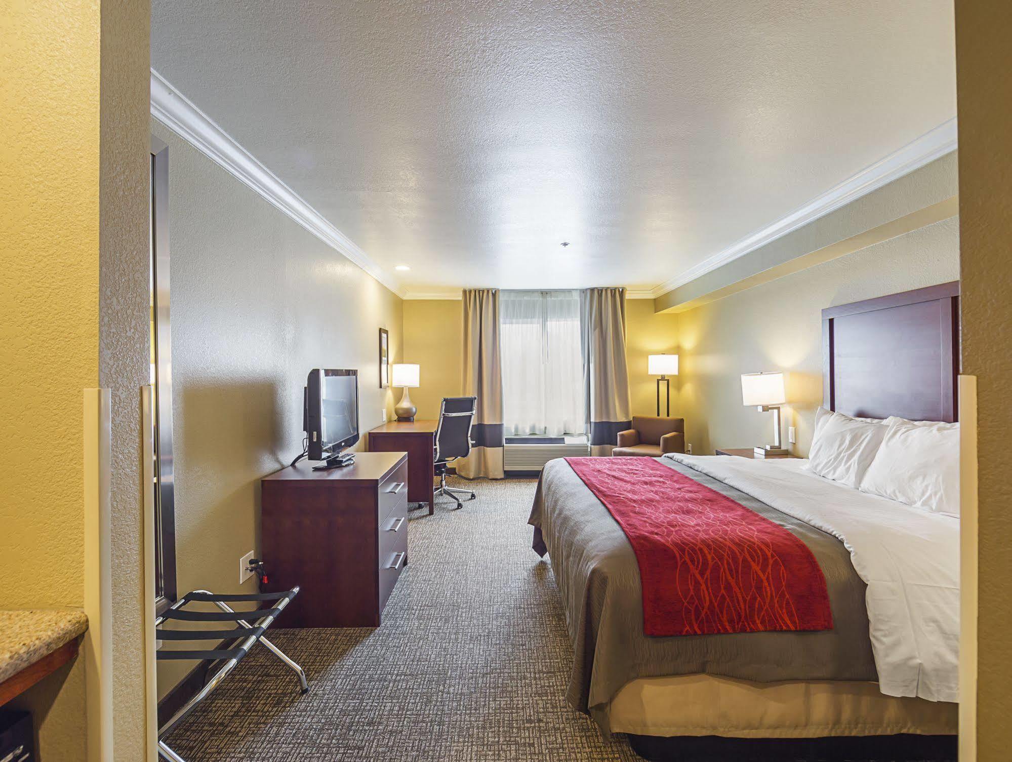 Comfort Inn Арката Екстер'єр фото
